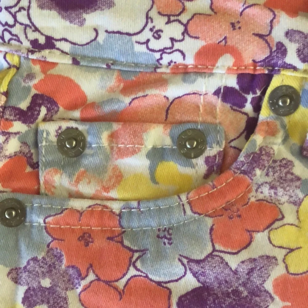 Girl’s Levi’s floral fun stretch frayed denim 5 pocket shorts